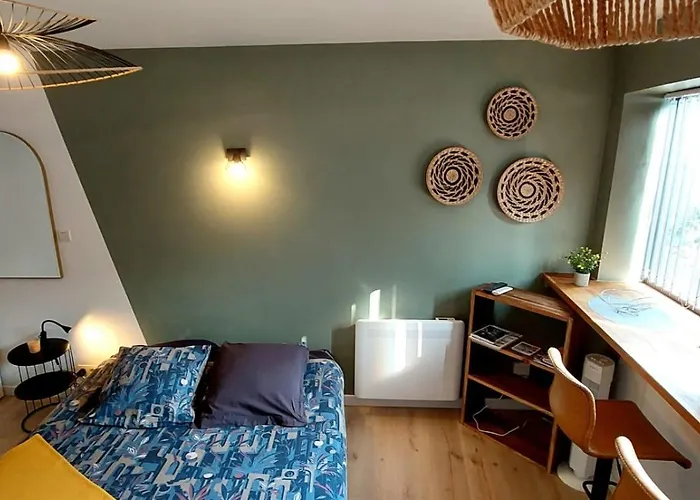 Vannes: Charmant Studio Sur Le Port