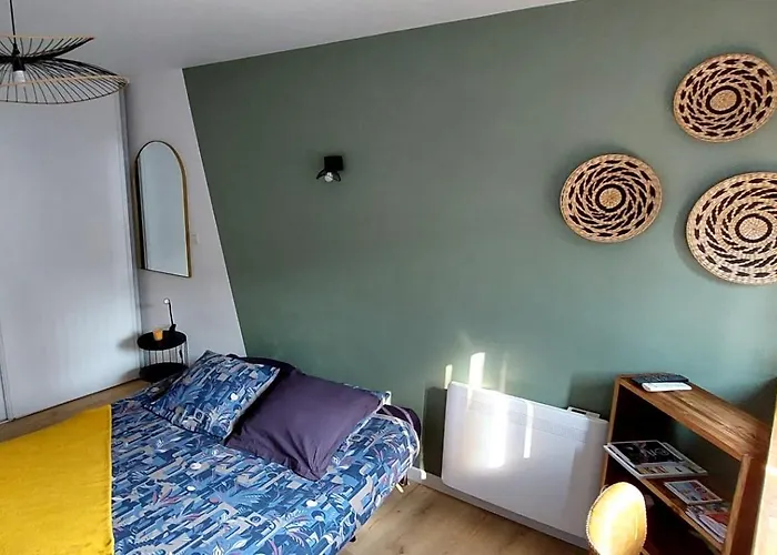 Vannes: Charmant Studio Sur Le Port