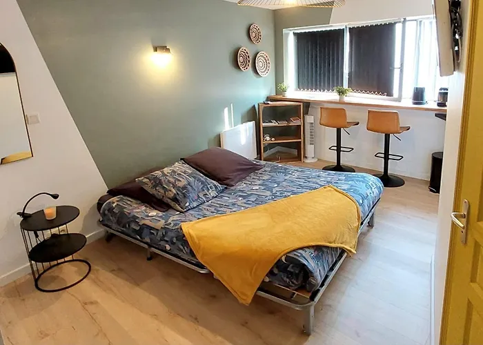 Vannes: Charmant Studio Sur Le Port